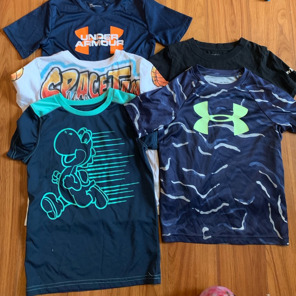 Lots of 5 boys t-shirts size 7 & XS